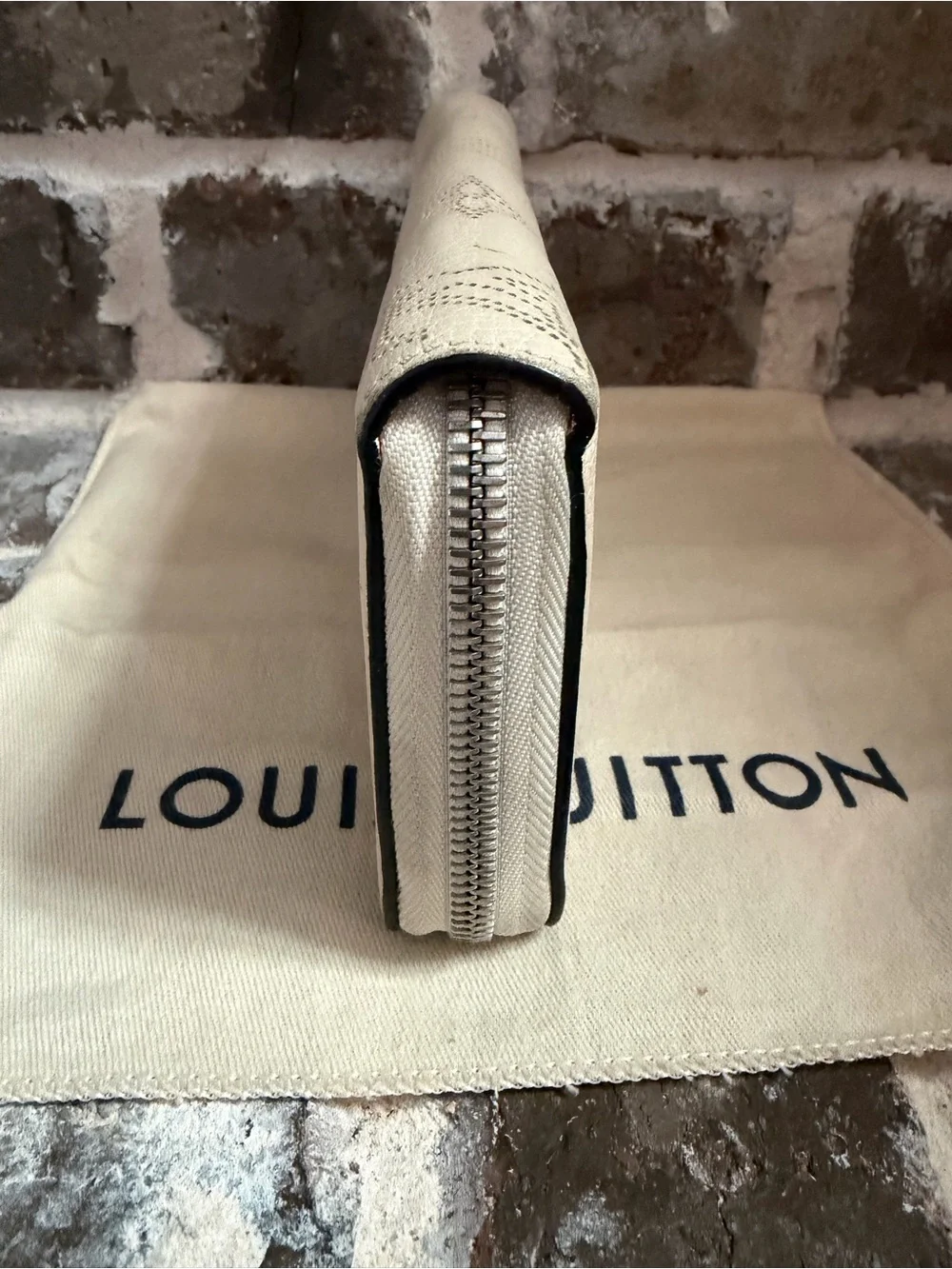 Louis Vuitton Mahina Amelia Wallet